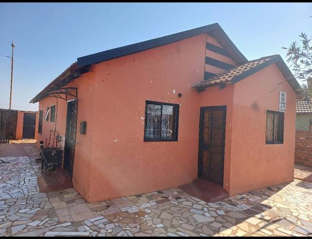 3 BEDROOM HOUSE FOR SALE IN VILLA LIZA